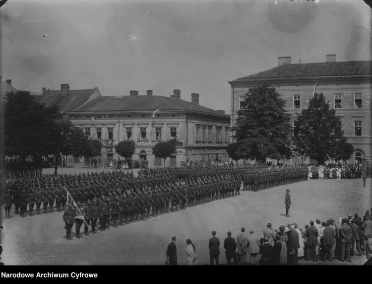 Poświęcenie sztandaru 12 Pułku Piechoty w Wadowicach. 1924 r, Fot. NAC Poświęcenie sztandaru 12 Pułku Piechoty w Wadowicach. 1924 r, Fot. NAC