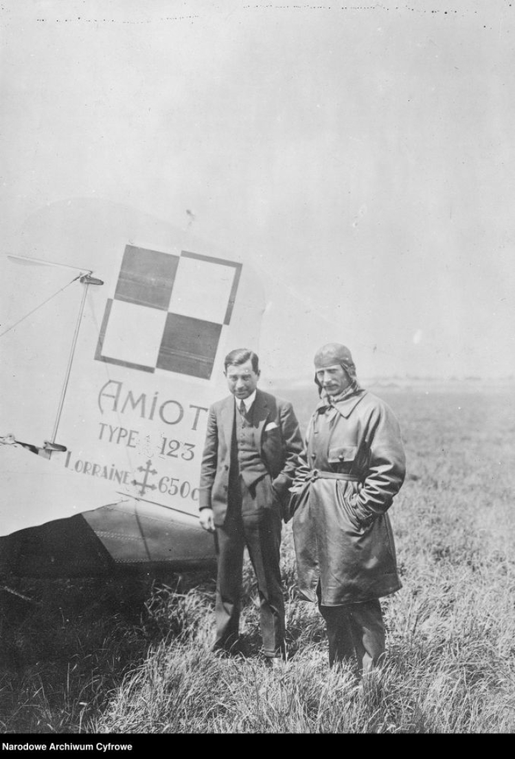 Majorowie Kazimierz Kubala i Ludwik Idzikowski przy samolocie Amiot 123. 07.1929. Fot. NAC Majorowie Kazimierz Kubala i Ludwik Idzikowski przy samolocie Amiot 123. 07.1929. Fot. NAC