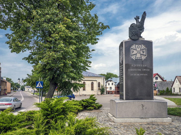 Pomnik Powstania Sejneńskiego przy ulicy Piłsudskiego w Sejnach. Fot. PAP /J. Ochoński Pomnik Powstania Sejneńskiego przy ulicy Piłsudskiego w Sejnach. Fot. PAP /J. Ochoński