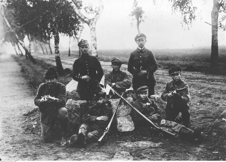 Grupa powstańców śląskich. Fot. Narodowe Archiwum Cyfrowe. Grupa powstańców śląskich. Fot. Narodowe Archiwum Cyfrowe.