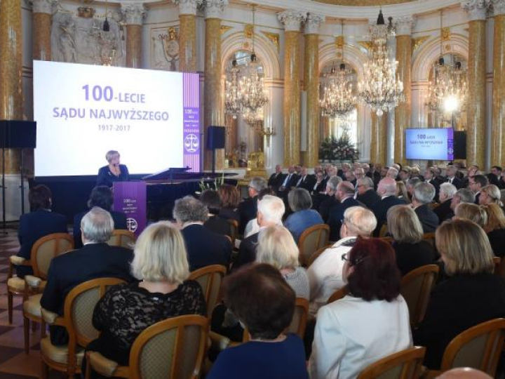 I prezes Sądu Najwyższego Małgorzata Gersdorf przemawia podczas obchodów 100-lecia SN na Zamku Królewskim w Warszawie. Fot. PAP/R. Pietruszka 