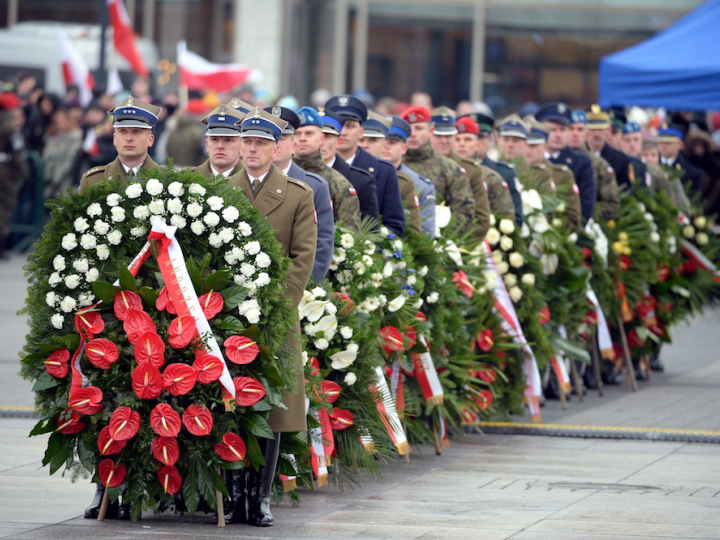 Uroczysta odprawa wart i składanie wieńców przed Grobem Nieznanego Żołnierza na pl. Piłsudskiego w Warszawie. Fot. PAP/J. Turczyk