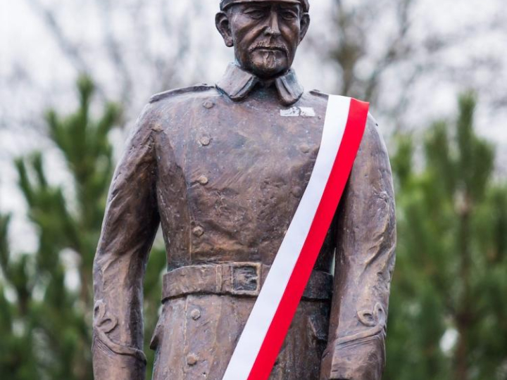 Pomnik dowódcy powstania wielkopolskiego, gen. Józefa Dowbor-Muśnickiego w Lusowie. Fot. PAP/M. Zakrzewski