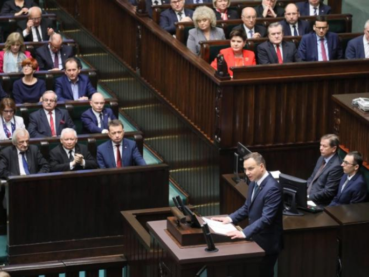 Prezydent Andrzej Duda (C) wygłasza orędzie podczas posiedzenia Zgromadzenia Narodowego w 150. rocznicę urodzin marszałka Józefa Piłsudskiego. Fot. PAP/P. Supernak