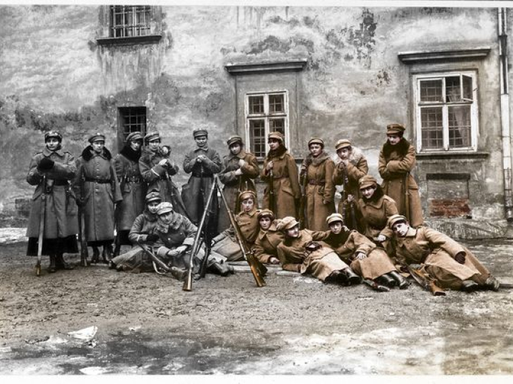 Ochotnicza Legia Kobiet we Lwowie, 1919 r. Fotografia ze zbiorów Archiwum Akt Nowych