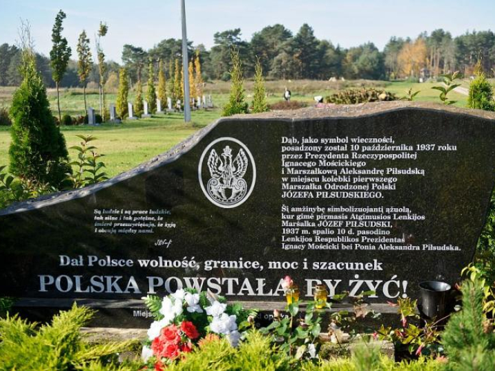 Miejsce pamięci w Zułowie - miejscu urodzin marszałka Józefa Piłsudskiego. 2012 r. Fot. PAP/W. Pacewicz