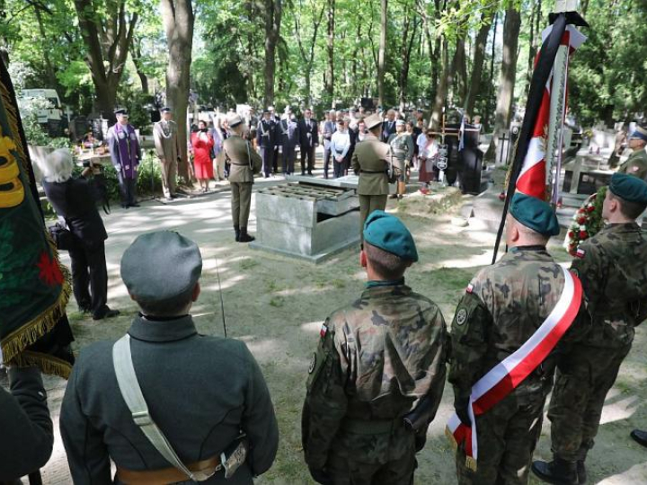 Uroczystości pogrzebowe gen. bryg. Ottokara Brzoza-Brzeziny na Cmentarzu Wojskowym na Powązkach w Warszawie. Fot. PAP/T. Gzell