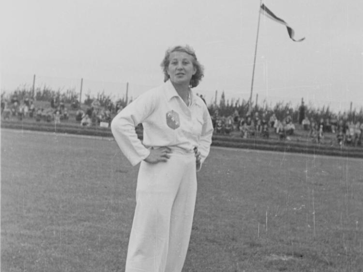 Jadwiga Wajsówna podczas II Mistrzostw Polski w Lekkoatletyce, 1946 rok. Fot. PAP/CAF
