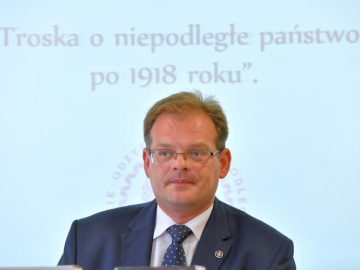 Szef Urzędu ds. Kombatantów i Osób Represjonowanych Jan Józef Kasprzyk podczas VII Konferencji Świętokrzyskiej "Troska o niepodległe państwo po 1918 roku" w Centrum Edukacyjnym w Wólce Milanowskiej, 25 bm. Fot. PAP/P Polak