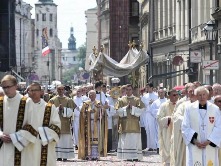 Metropolita krakowski abp Marek Jędraszewski podczas uroczystości Bożego Ciała w Krakowie. Fot. PAP/J. Bednarczyk