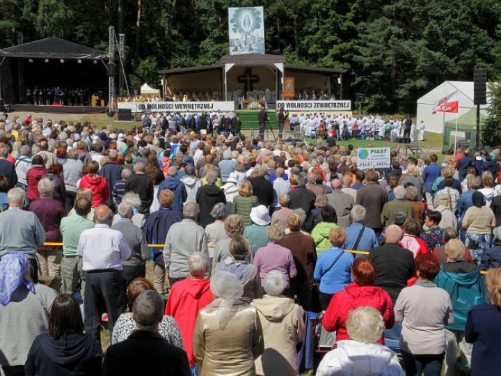 Uroczystości w Gietrzwałdzie w ramach obchodów 100-lecia odzyskania niepodległości. Fot. PAP/T. Waszczuk