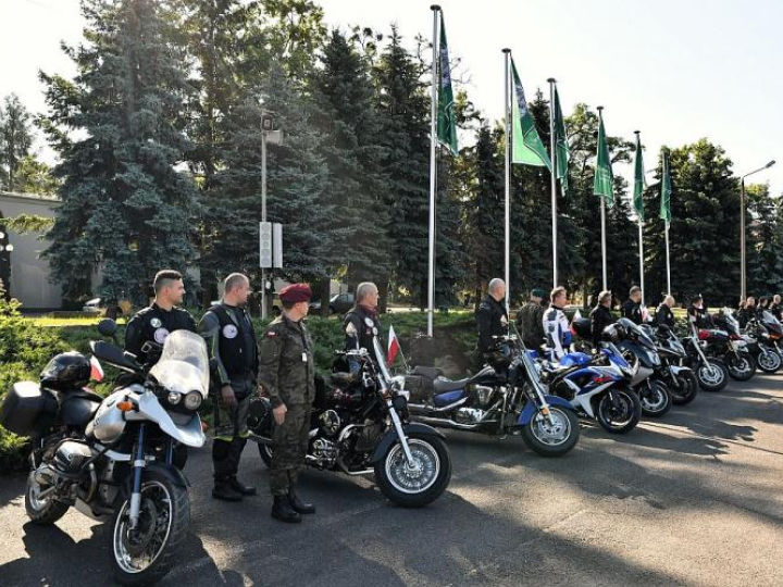 II Wojskowy Rajd Motocyklowy Pamięci generała Stanisława Maczka. Fot. PAP/M. Kulczyński