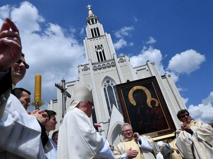 Zakończenie peregrynacji Kopii Ikony Matki Bożej Częstochowskiej w Parafii Najczystszego Serca Maryi w Warszawie. Fot. PAP/J. Turczyk