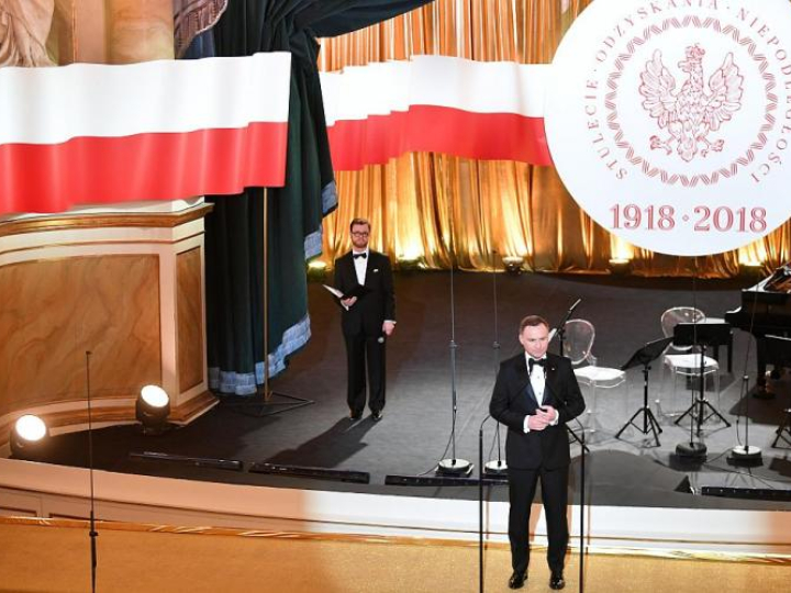 Prezydent RP Andrzej Duda podczas koncertu zorganizowanego w warszawskim Muzeum Łazienki Królewskie z okazji 100. rocznicy odzyskania przez Polskę niepodległości. Fot. PAP/B. Zborowski