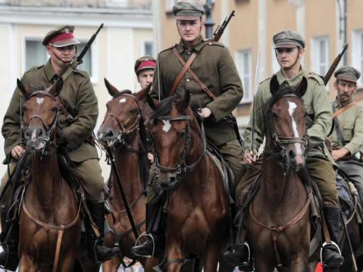 Rekonstrukcja jednego z epizodów bitwy o Białystok z 22 sierpnia 1920 roku. Białystok, 19.08.2018. Fot. PAP/A. Reszko