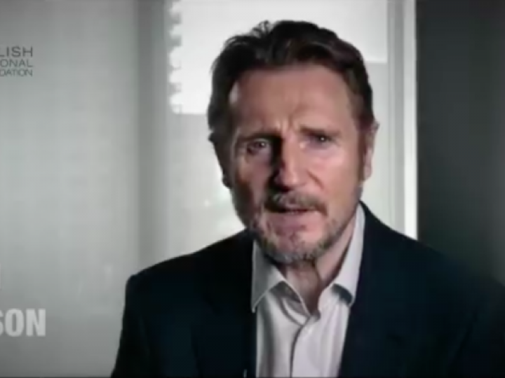 Liam Neeson w spocie Polskiej Fundacji Narodowej z okazji 98. rocznicy Bitwy Warszawskiej. Źródło: Twitter-Fundacja PFN