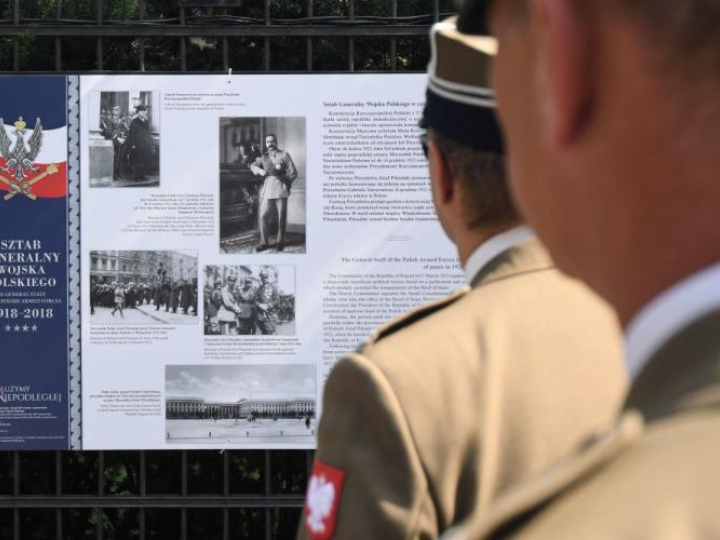 Otwarcie wystaw "Sztab Generalny Wojska Polskiego 1918-2018" oraz "Niepodległa 2018... Wydarzenia i Ludzie" na parkanie Łazienek Królewskich w Warszawie. Fot. PAP/B. Zborowski