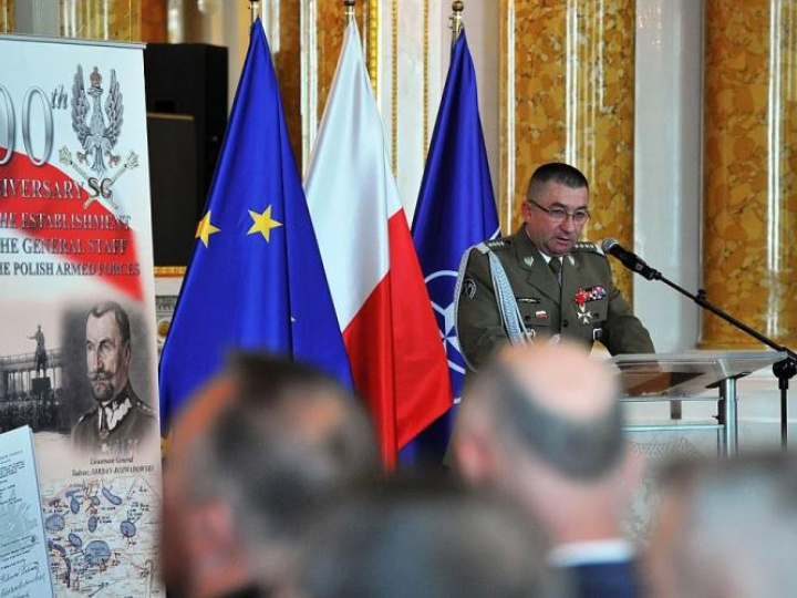 Generał dr Leszek Surawski, szef Sztabu Generalnego WP, otwiera sympozjum poświęcone setnej rocznicy ustanowienia SG WP na Zamku Królewskim w Warszawie. Fot. ppłk Sławomir Ratyński, SG WP 