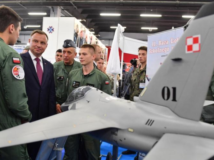 Kielce, 05.09.2018. Prezydent Andrzej Duda podczas XXVI Międzynarodowego Salonu Przemysłu Obronnego w Centrum Kongresowym. Fot. PAP/P. Polak