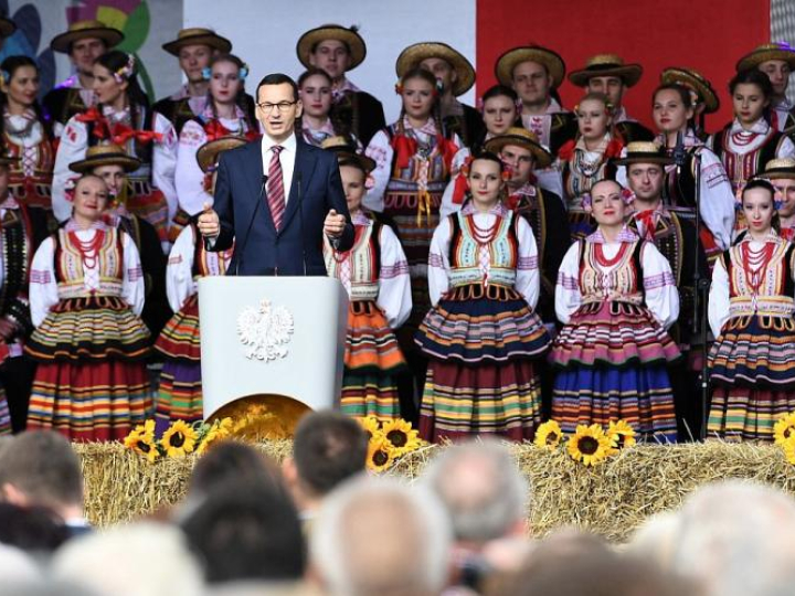 Premier Mateusz Morawiecki podczas I Ogólnopolskiego Święta „Wdzięczni Polskiej Wsi” w Wąwolnicy. Fot. PAP/W. Pacewicz