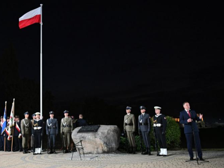 Prezydent Andrzej Duda przemawia podczas obchodów 79. rocznicy wybuchu II wojny światowej na skwerze Bohaterów Szymankowa w Tczewie. Fot. PAP/A. Warżawa