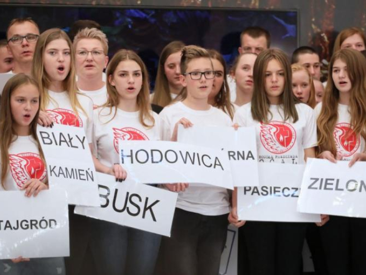 Spotkanie z organizatorami i wolontariuszami akcji ratowania polskich cmentarzy na Kresach „Mogiłę pradziada ocal od zapomnienia”. PAP/P. Supernak