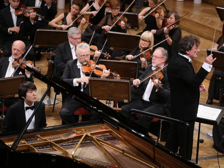 Seong-Jin Cho podczas koncertu laureatów XVII Konkursu Chopinowskiego w Filharmonii Narodowej. 2015 r. Fot. PAP/P. Supernak