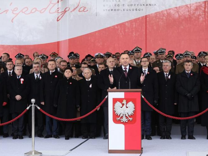 Prezydent Andrzej Duda przemawia podczas uroczystości przed Grobem Nieznanego Żołnierza, w ramach obchodów Święta Niepodległości w Warszawie. Fot. PAP/P. Supernak