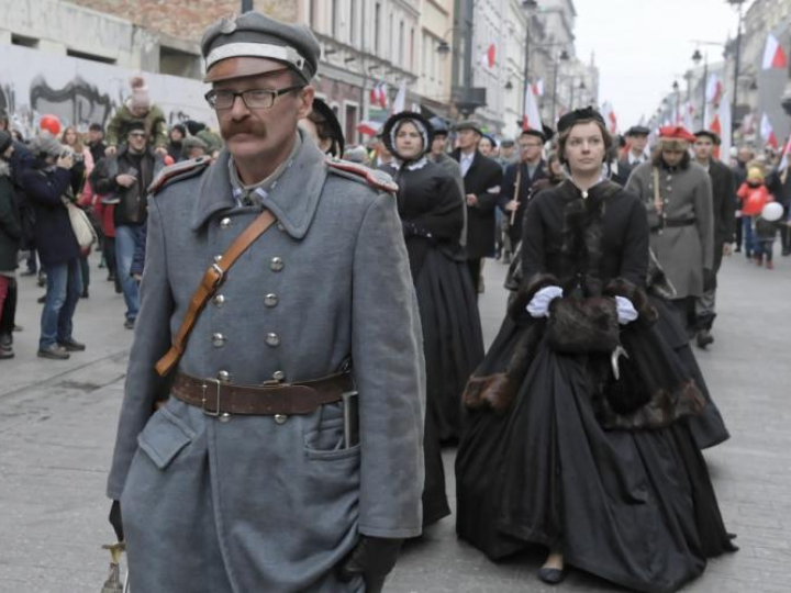 Łódź, 11.11.2018. Parada Niepodległości zorganizowana w ramach obchodów 100-lecia odzyskania przez Polskę niepodległości, 11 bm. w Łodzi. Fot. PAP/G. Michałowski