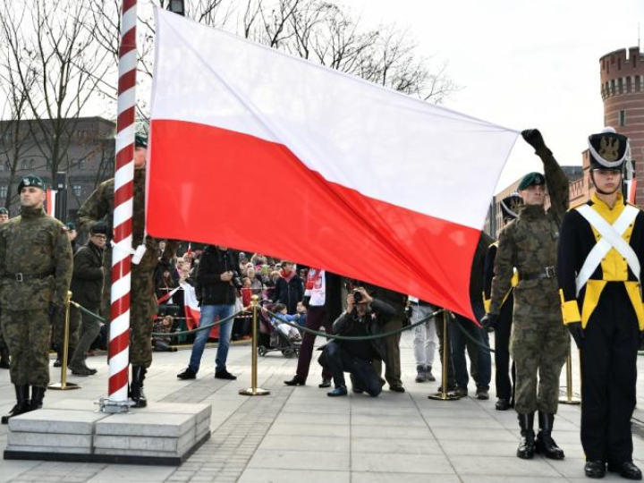 Wrocław, 11.11.2018. Uroczysty Apel Niepodległości na placu Wolności, 11 bm. we Wrocławiu. Polska obchodzi 100-lecie odzyskania niepodległości. Fot. PAP/M. Kulczyński