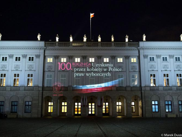 Iluminacja na fasadzie Pałacu Prezydenckiego. Źródło: Prezydent.pl