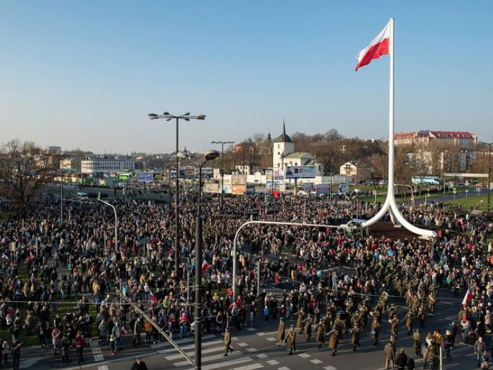 Odsłonięcie Masztu Niepodległości w Lublinie w ramach obchodów 100-lecia odzyskania przez Polskę niepodległości. Fot. PAP/W. Pacewicz