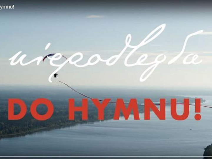 Akcja „Niepodległa do hymnu!”. Źródło: kanał Programu „Niepodległa” w serwisie You Tube