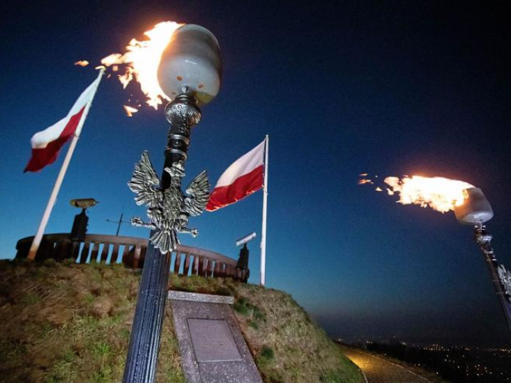 Płomień niepodległości zapalony na Kopcu Kościuszki w Krakowie. 10.11.2018. Fot. PAP/J. Graczyński