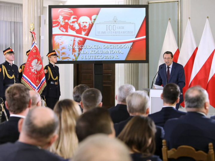 Prof. Jan Żaryn podczas uroczystego otwarcia konferencji naukowej "Fundamenty Niepodległej. Sejm Ustawodawczy (1919-1922)" w Sejmie. Fot. PAP/L. Szymański