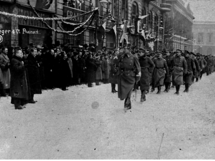 Uroczystość zaprzysiężenia wojsk powstańczych i wręczenie sztandaru 1 Dywizji Strzelców Wielkopolskich. Poznań, 26 stycznia 1919 r. Fot. NAC