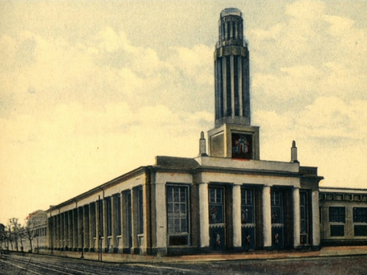 Hala Reprezentacyjna PWK. Źródło: Wikimedia Commons