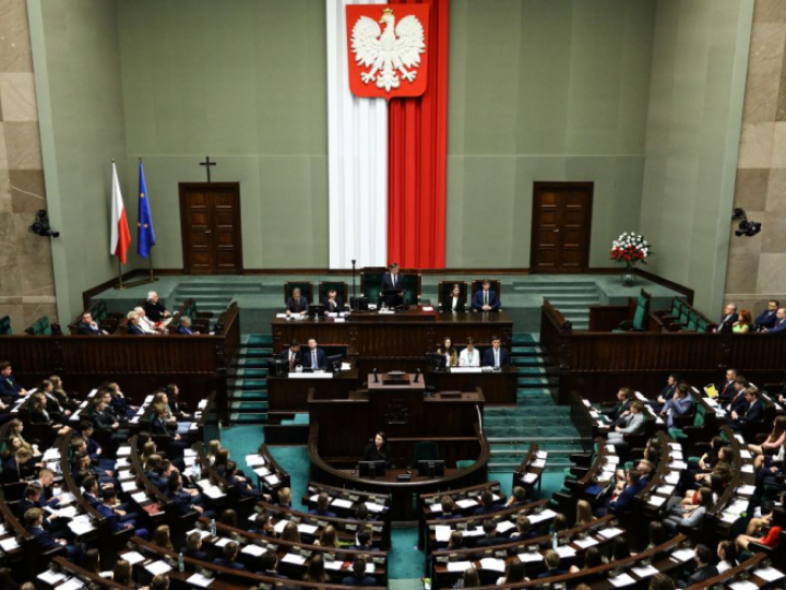 Marszałek Sejmu Marek Kuchciński (C) podczas XXV Posiedzenia Sejmu Dzieci i Młodzieży. Fot. PAP/R. Guz