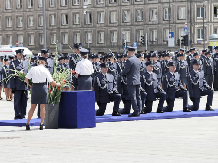 Centralne Obchody Święta Służby Więziennej w stulecie istnienia formacji - główne uroczystości na pl. Piłsudskiego w Warszawie. Fot. PAP/W. Olkuśnik