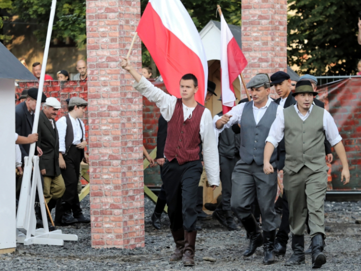 Mysłowice, 14.08.2019. Widowisko historyczne, 14 bm. na terenie byłej kopalni Mysłowice, przygotowane z okazji 100. rocznicy wybuchu I Powstania Śląskiego. Fot. PAP/A. Grygiel