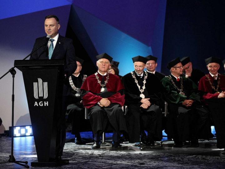 Prezydent Andrzej Duda przemawia podczas uroczystości z okazji 100-lecia Akademii Górniczo-Hutniczej. Kraków, 19.10.2019. Fot.  PAP/Ł. Gągulski