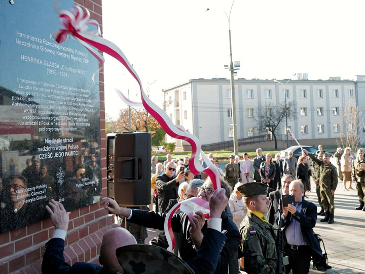 Uroczystość odsłonięcia tablicy pamiątkowej ku czci Henryka Glassa. Fot. PAP/A. Grygiel