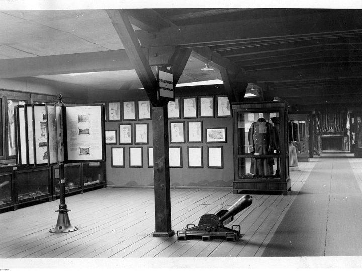 Wielkopolskie Muzeum Wojskowe w Poznaniu: płaszcz gen. Daniela Konarzewskiego, dowódcy dywizji Wielkopolskiej. 1936 r. Fot. NAC