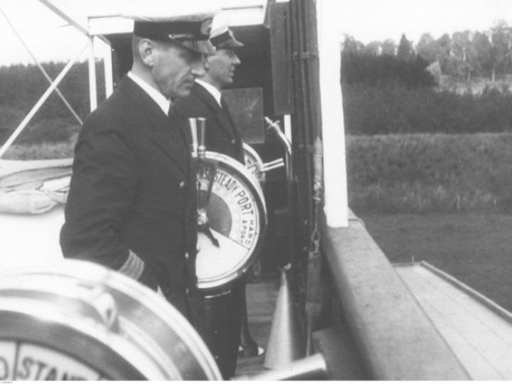  Mamert Stankiewicz na mostku kapitańskim "Polonii" 1931 r.. Źródło: NAC