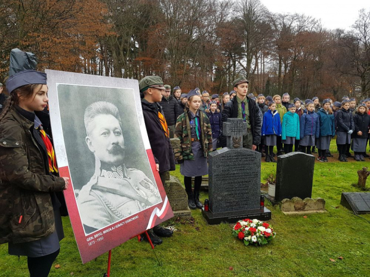 Uroczystość odsłonięcia nagrobka generała Mikołaja Osikowskiego w Kirkcaldy. Fot. Konsulat Generalny RP w Edynburgu