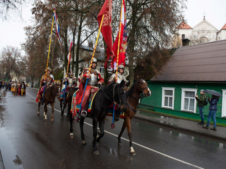 Białostocka Chorągiew Husarii podczas uroczystych obchodów Narodowego Święta Niepodległości Polski w Trokach. 10.11.2019. Fot. PAP/V. Doveiko