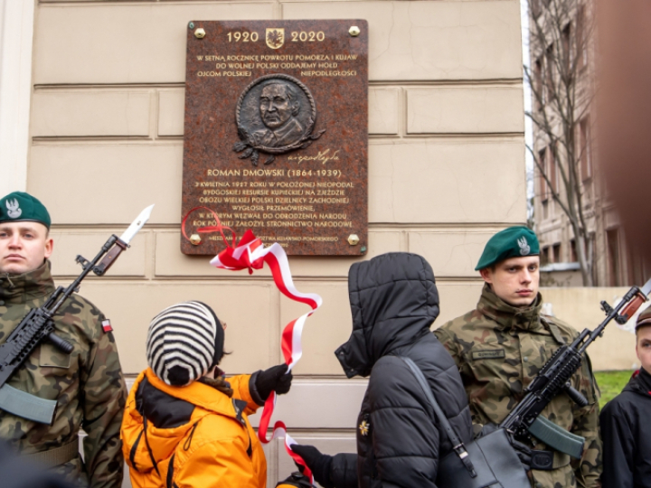 Bydgoszcz, 20.01.2020. Odsłonięcie tablicy Romana Dmowskiego na gmachu Kujawsko-Pomorskiego Centrum Edukacji Nauczycieli, 20 bm. W Bydgoszczy trwają uroczystości 100-lecia powrotu Bydgoszczy do Polski. Fot. PAP/T. Żmijewski