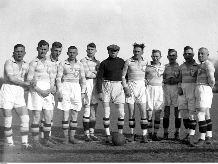 Drużyna piłkarska klubu sportowego Ruch Wielkie Hajduki. 1928 r. Fot. NAC