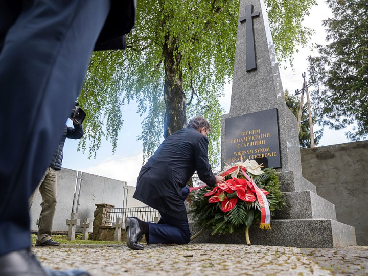 Prezes IPN złożył hołd żołnierzom ukraińskim z armii atamana Petlury. Łańcut, 7 maja 2020. Fot. Sławek Kasper (IPN)