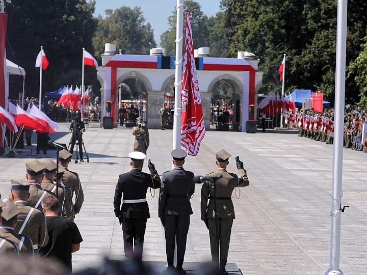 Uroczysta odprawa wart przed Grobem Nieznanego Żołnierza w Warszawie. 15.08.2020. Fot. PAP/T. Gzell